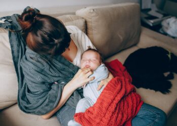 Why the Cross-Cradle Hold is a Game Changer for Breastfeeding Positions